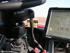 První instalace systému automatického řízení Trimble EZ-Pilot na traktor značky Zetor (4) (zobrazeno 144x)